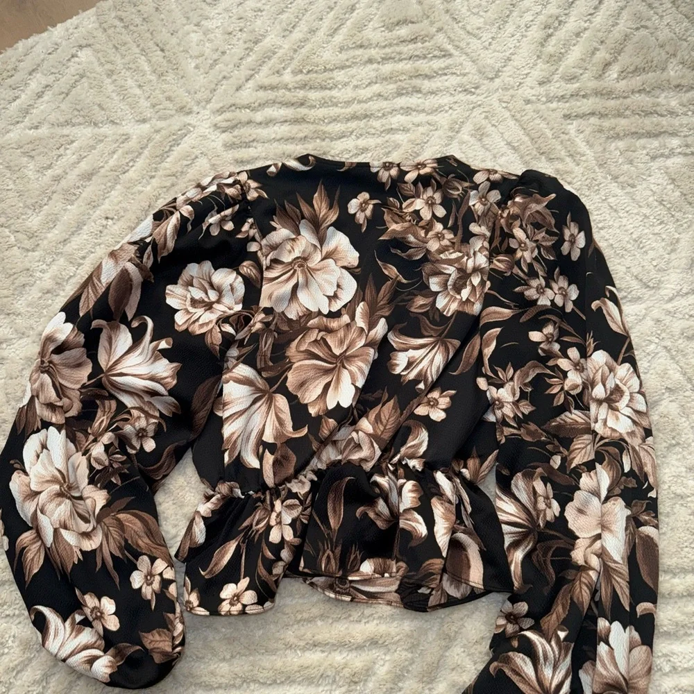 Express Floral Puff Sleeve Blouse - Black and Brown
